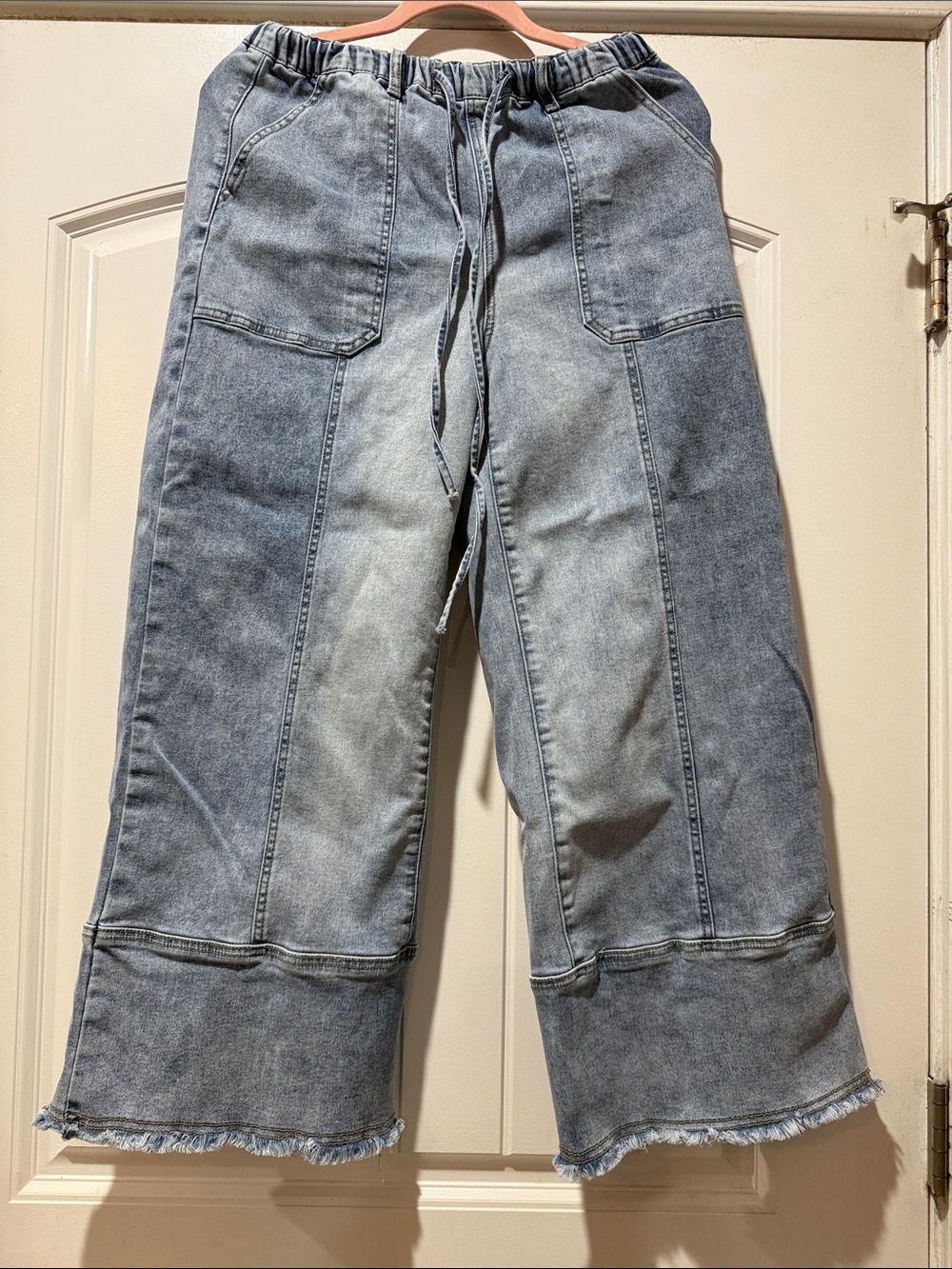 Women’s Light Wash Wide-Leg Jeans with Drawstring Waist